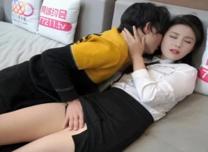 Cô nhân viên văn phòng bí mật địt với sếp vì tiền