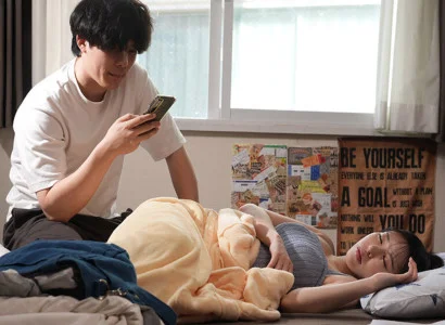 Kẻ đó ham nhìn người yêu ngoại tình